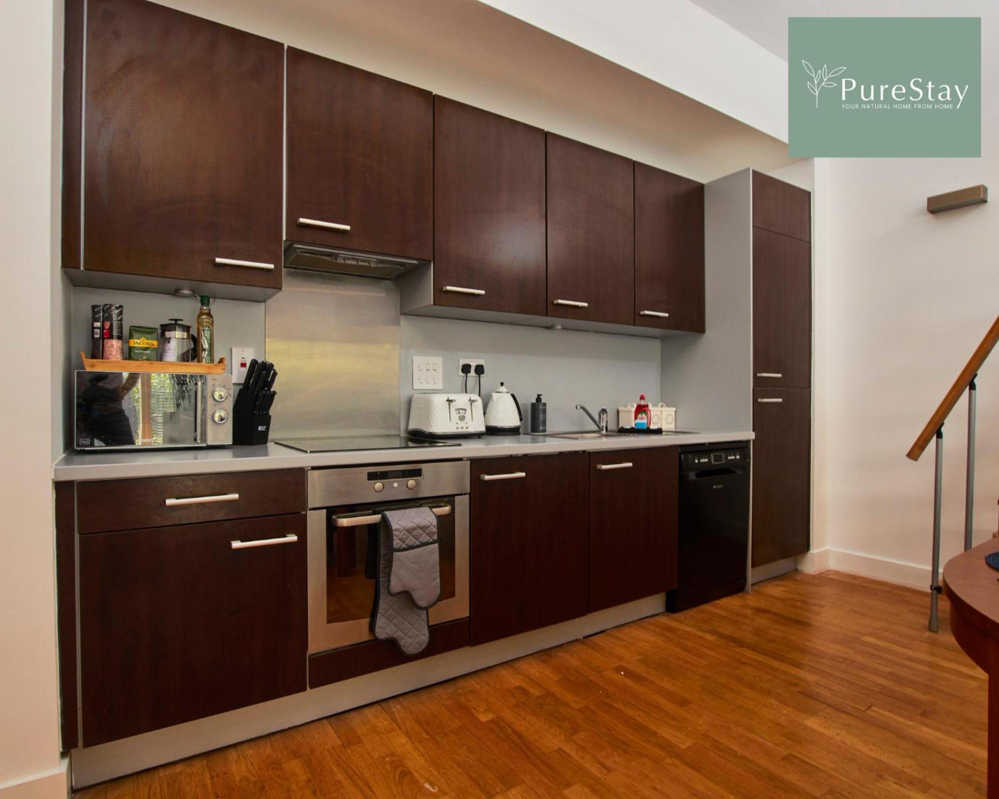 Beautiful Four Bed House By Purestay Short Lets & Serviced Accommodation Coventry With Parking Экстерьер фото